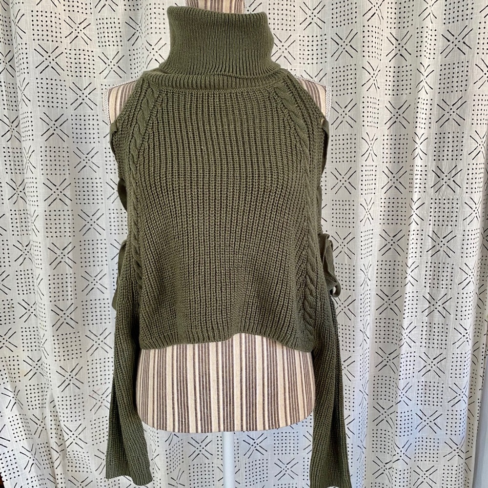 Crop Turtle Neck Sweater